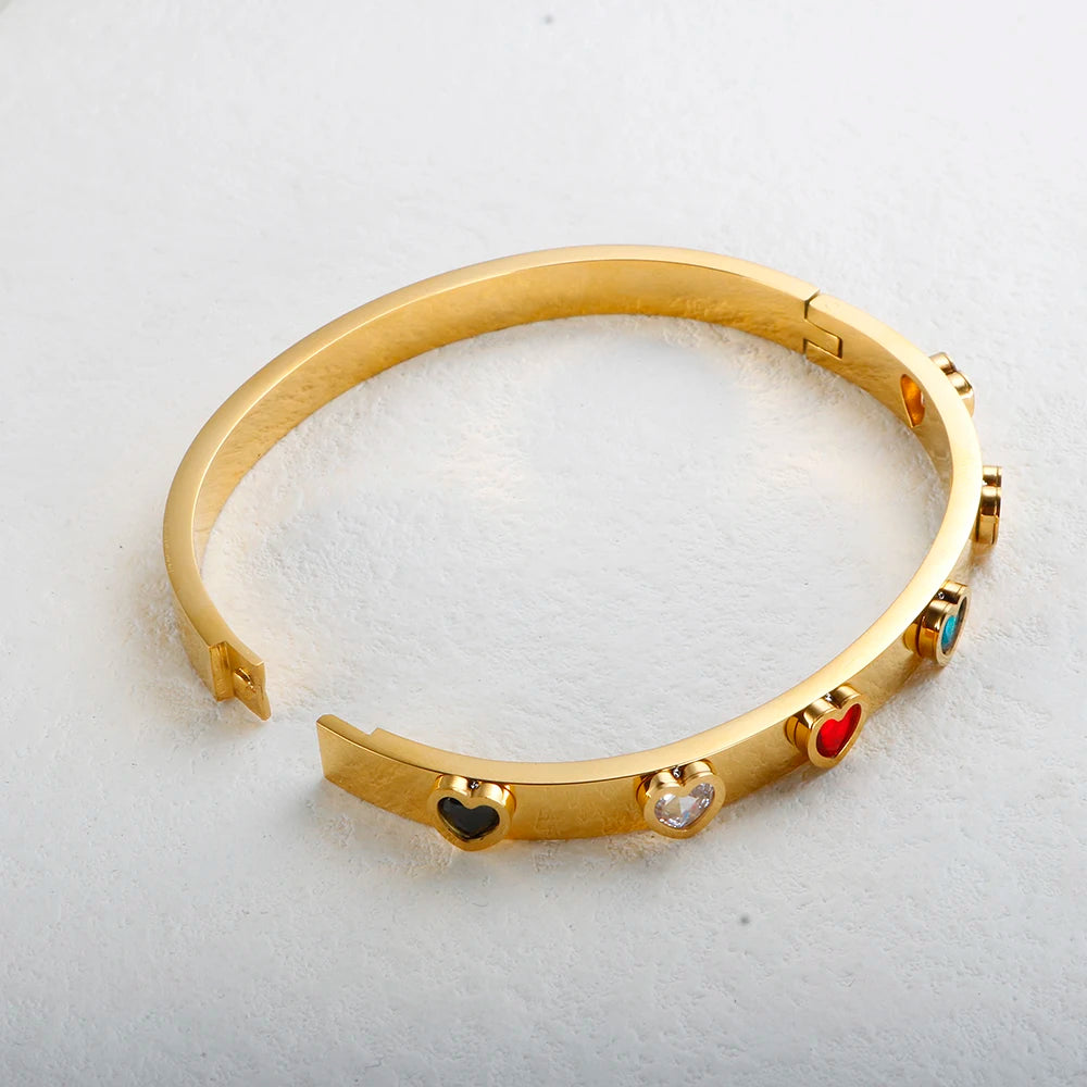 Pulsera de corazón de circonitas de colores: un brillo que habla de amor.