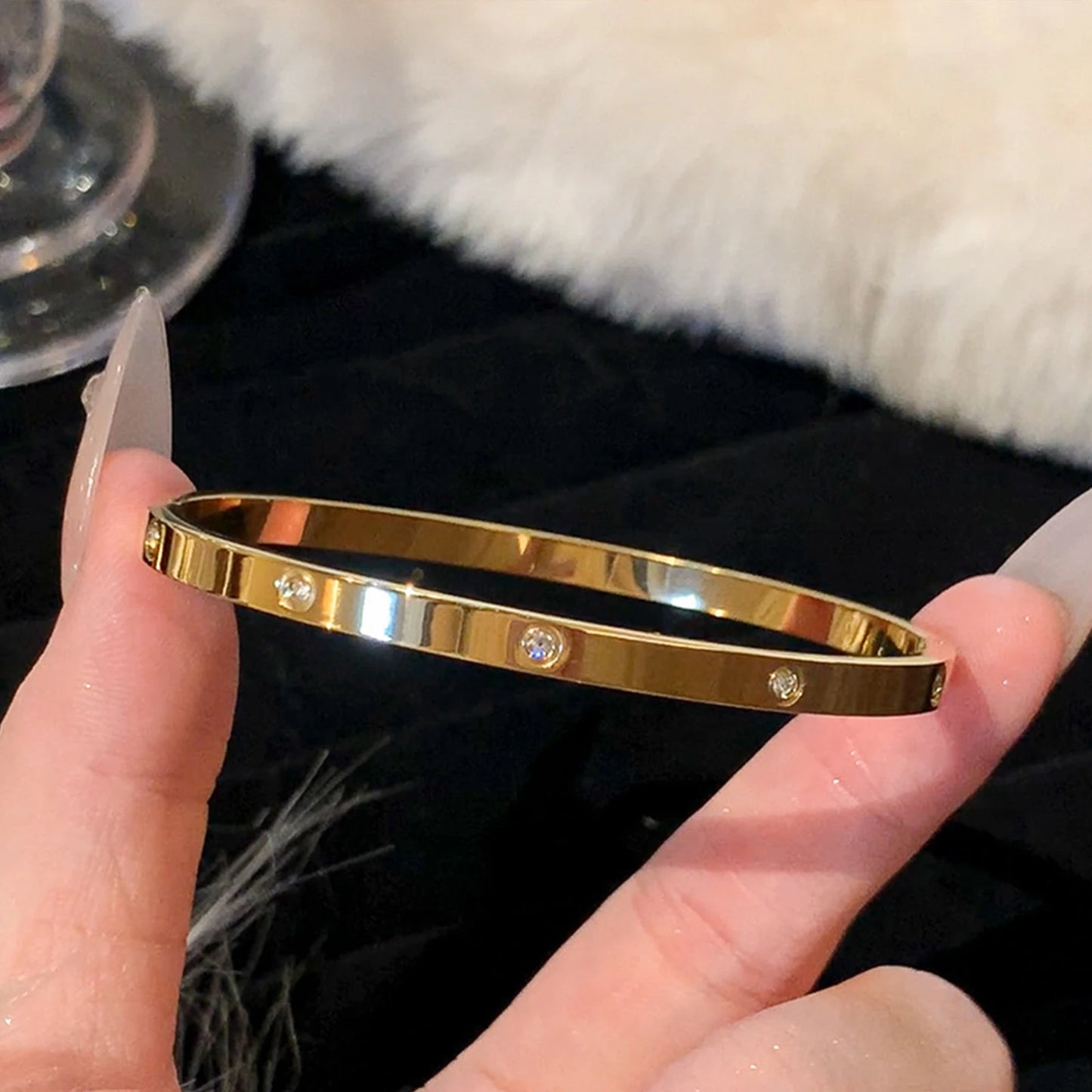 ✨ Eternal Gleam – Pulsera de acero de titanio y oro ✨