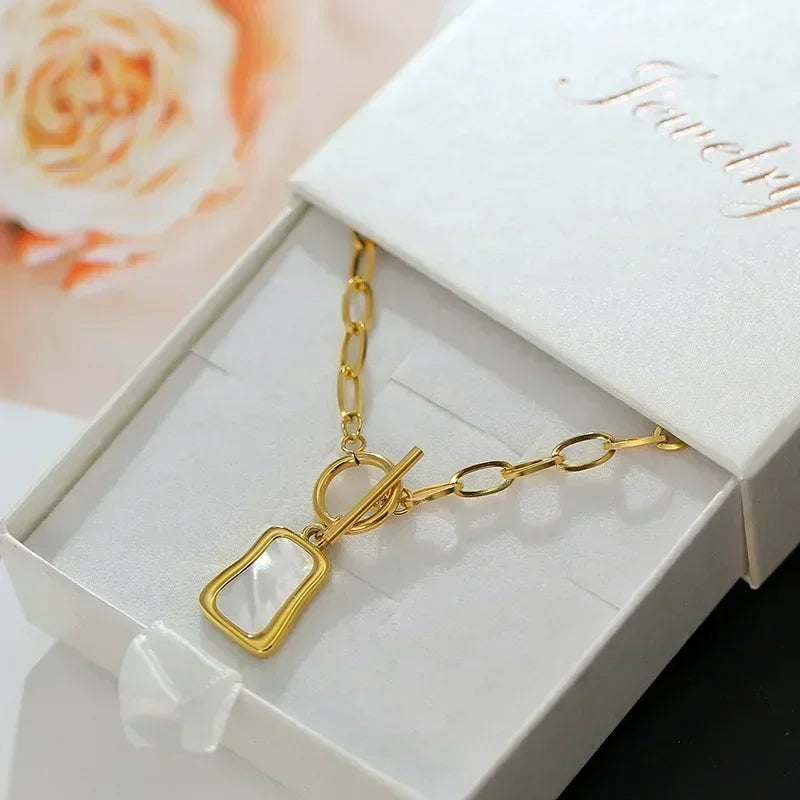 Collar con colgante de perla trapezoidal OysterGleam