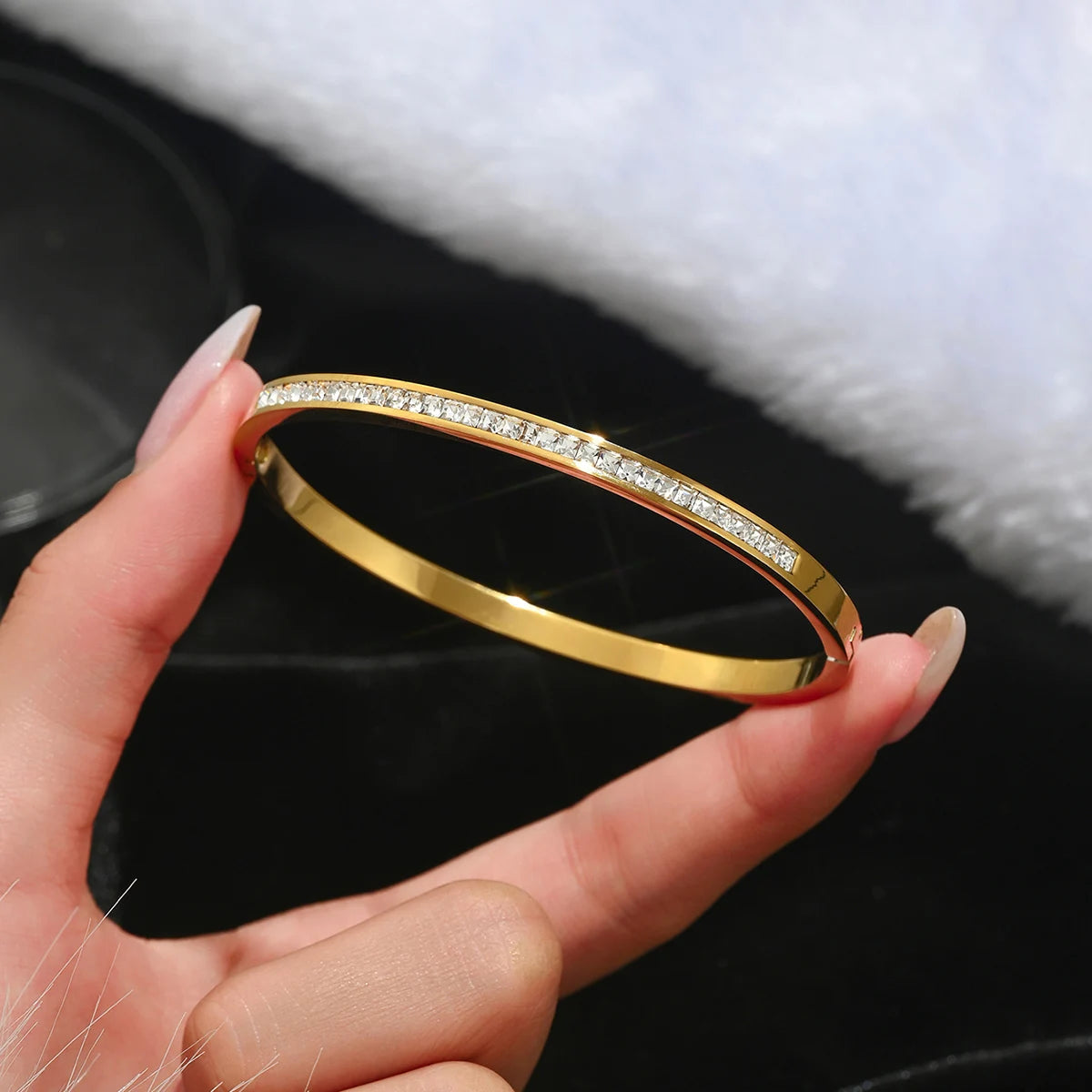 🍀 CloverGlow – Pulsera de la suerte con cuatro hojas doradas 🍀