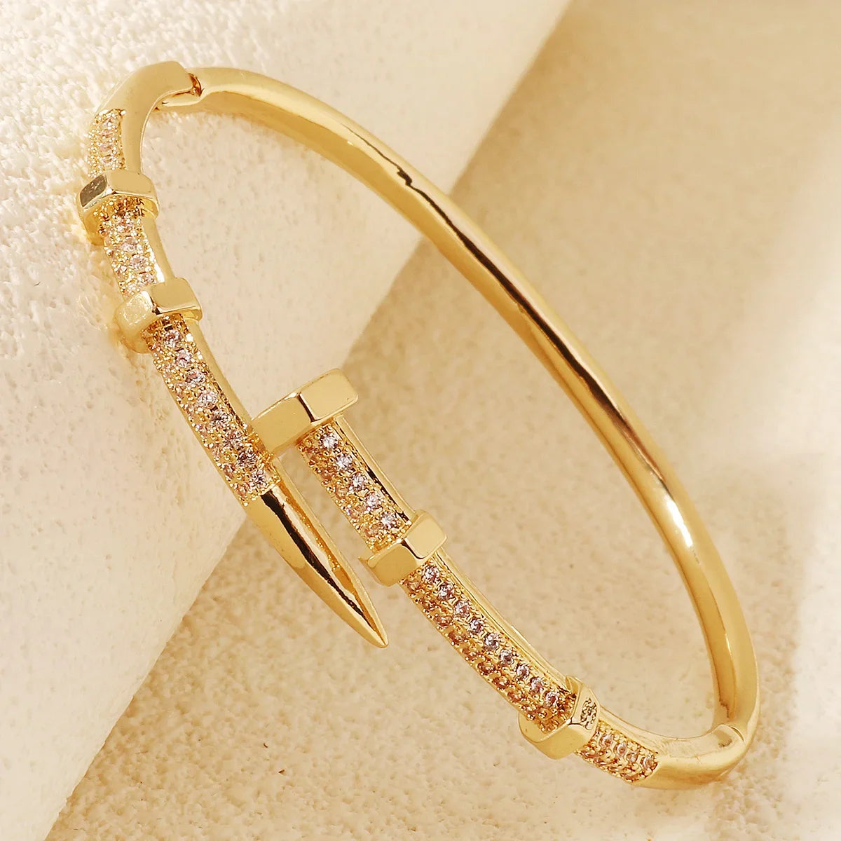 CrystalClasp Elegance – Pulsera de circonitas para mujer