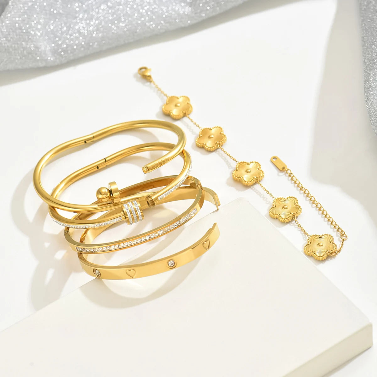🍀 CloverGlow – Pulsera de la suerte con cuatro hojas doradas 🍀
