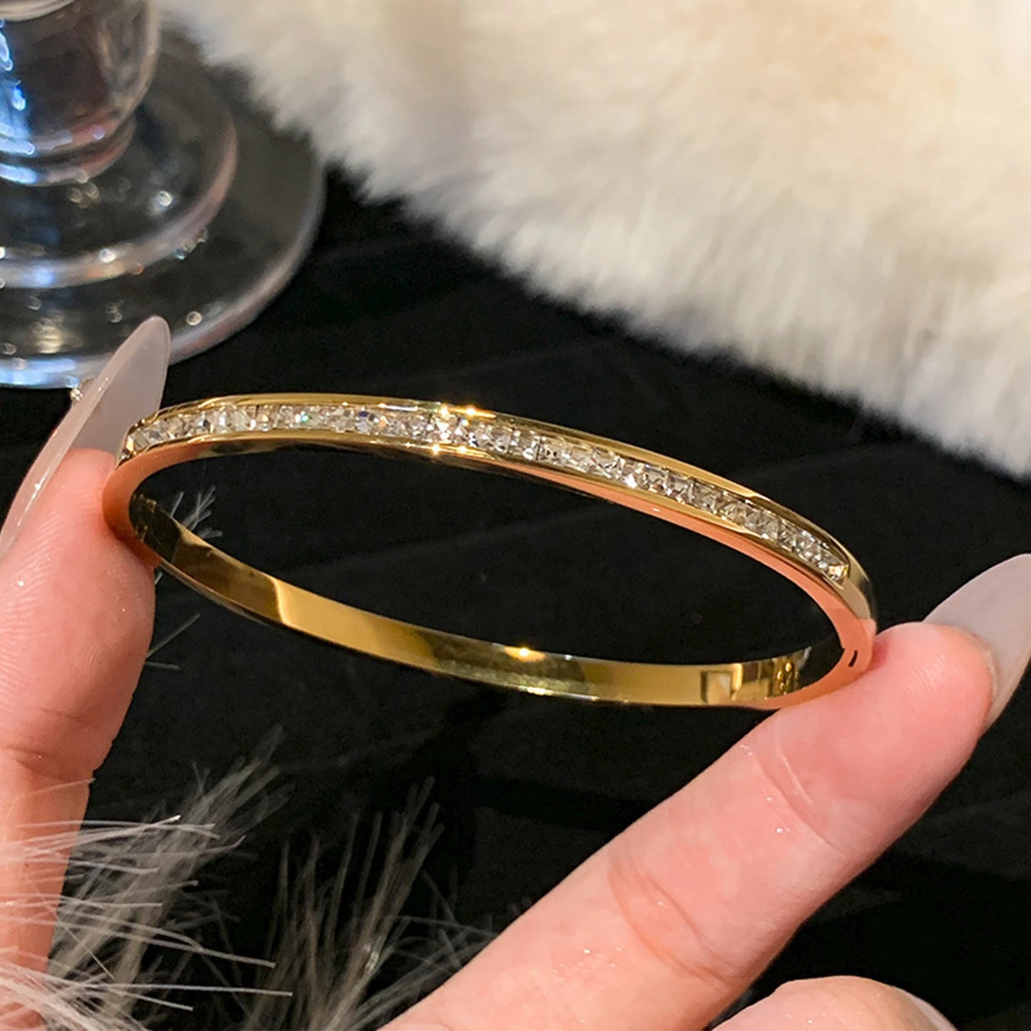 ✨ Eternal Gleam – Pulsera de acero de titanio y oro ✨