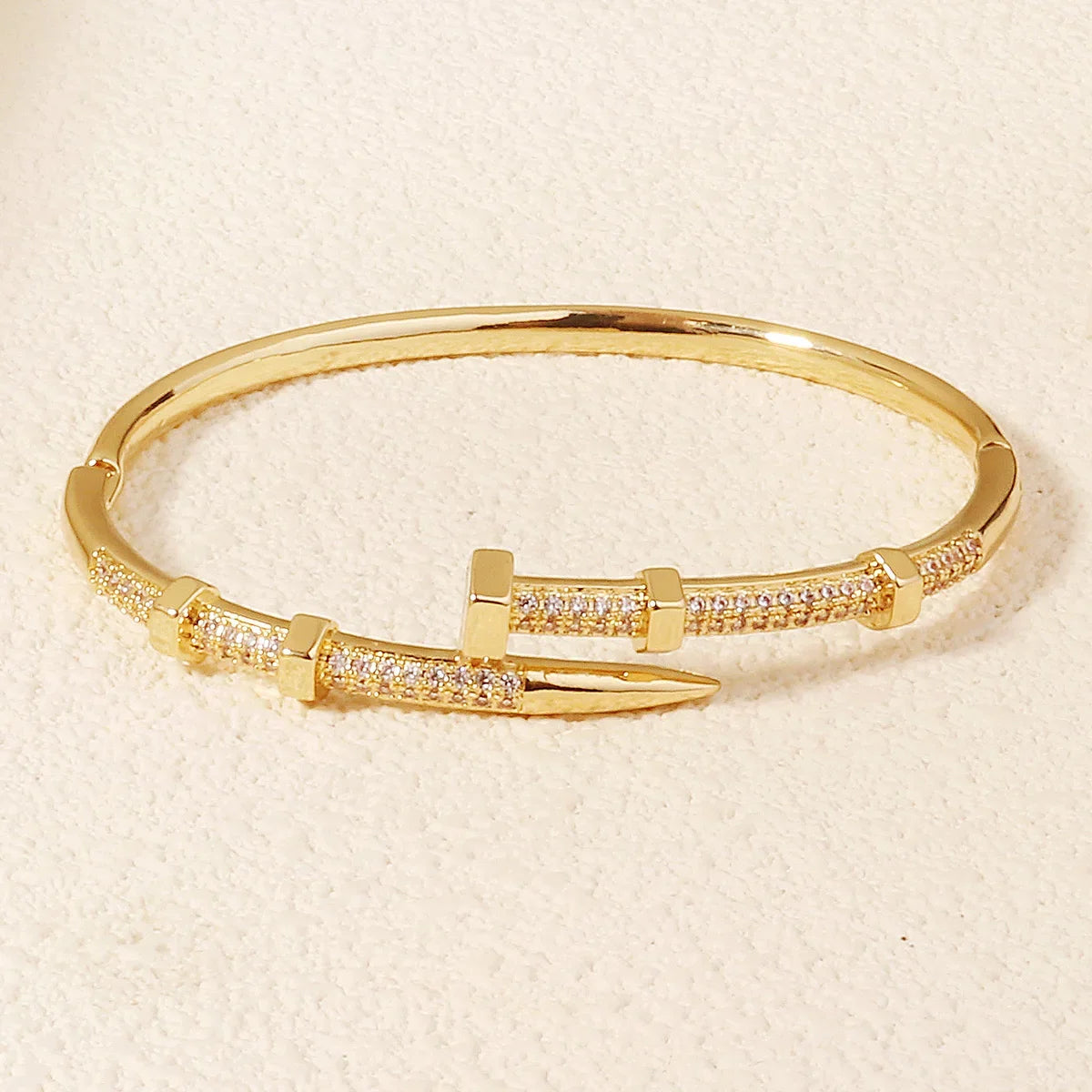 CrystalClasp Elegance – Pulsera de circonitas para mujer