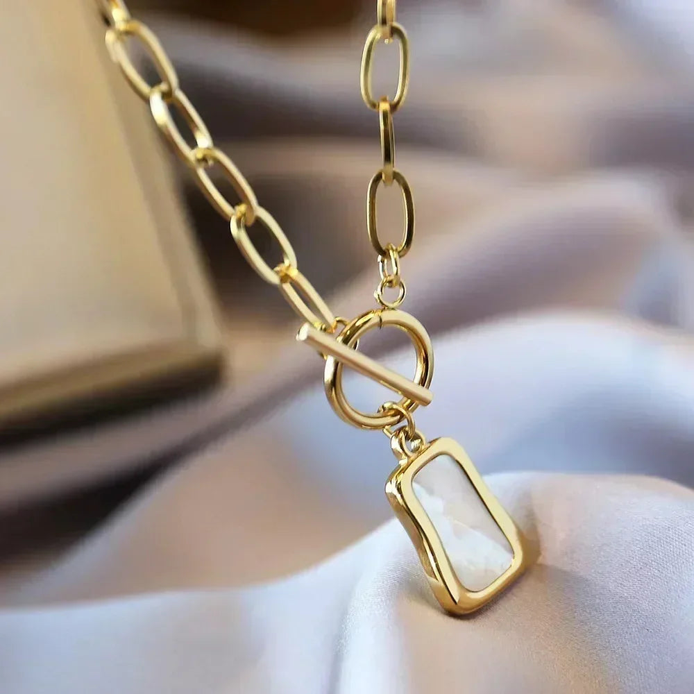 Collar con colgante de perla trapezoidal OysterGleam