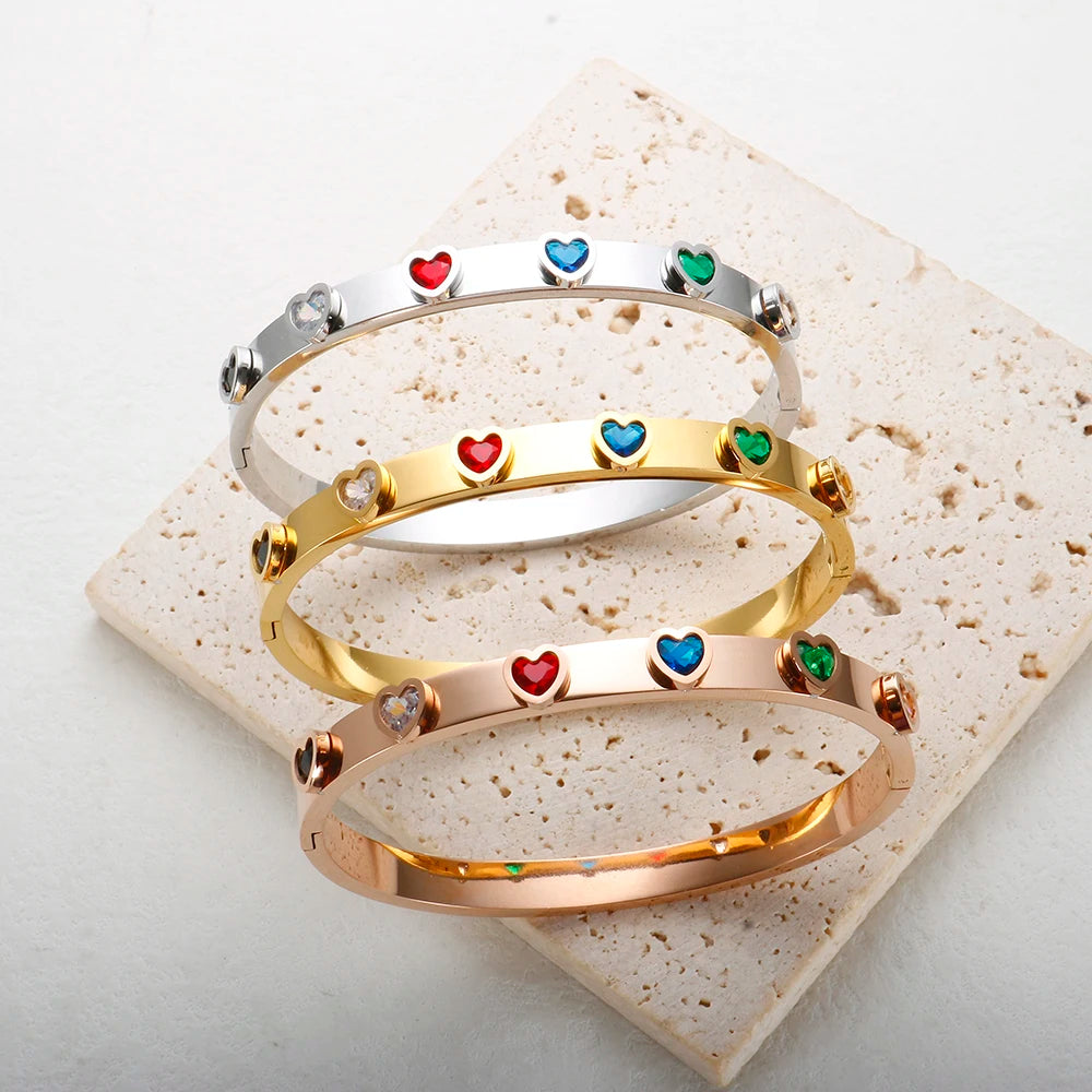 Pulsera de corazón de circonitas de colores: un brillo que habla de amor.