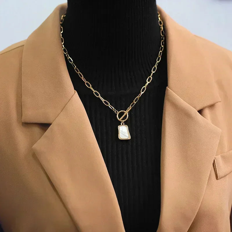 Collar con colgante de perla trapezoidal OysterGleam