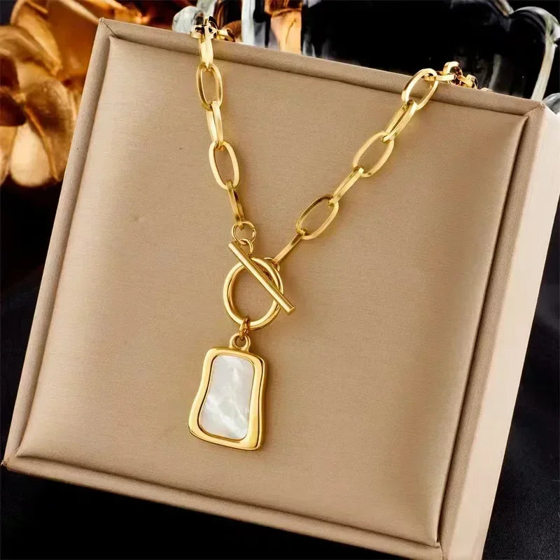 Collar con colgante de perla trapezoidal OysterGleam