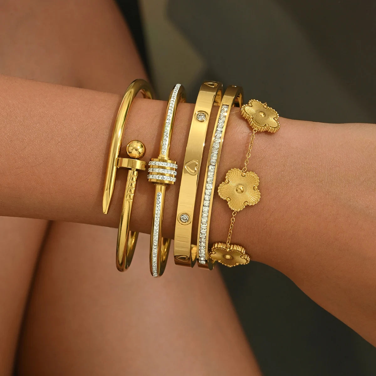 🍀 CloverGlow – Pulsera de la suerte con cuatro hojas doradas 🍀