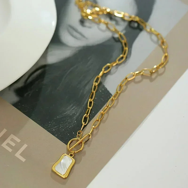 Collar con colgante de perla trapezoidal OysterGleam