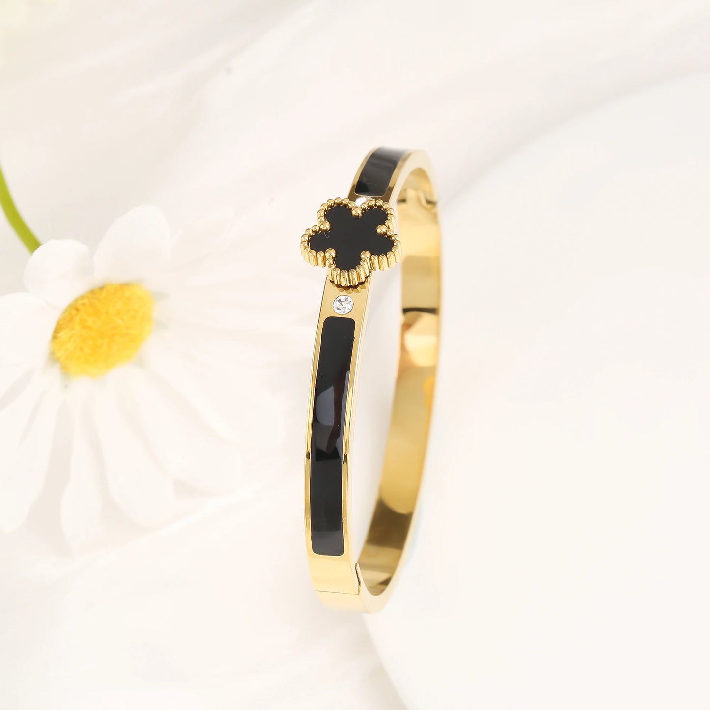 ✨ Nueva pulsera clásica de trébol: brillo atemporal, un encanto para todos los días ✨