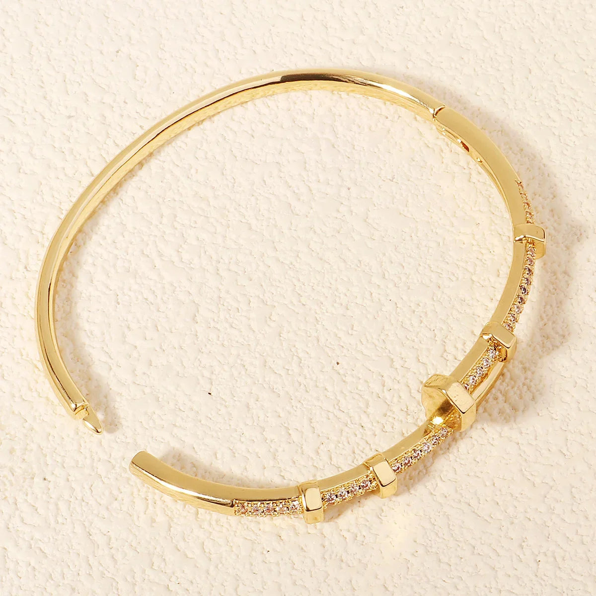 CrystalClasp Elegance – Pulsera de circonitas para mujer