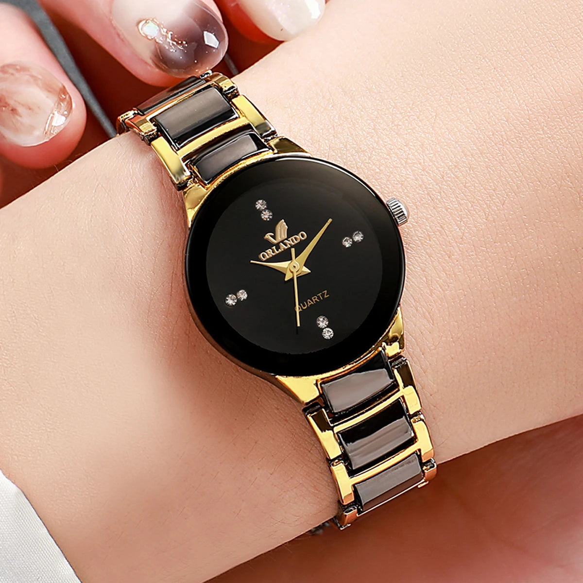 Reloj de moda para mujer con diamantes de imitación: un toque de glamour en cada segundo.