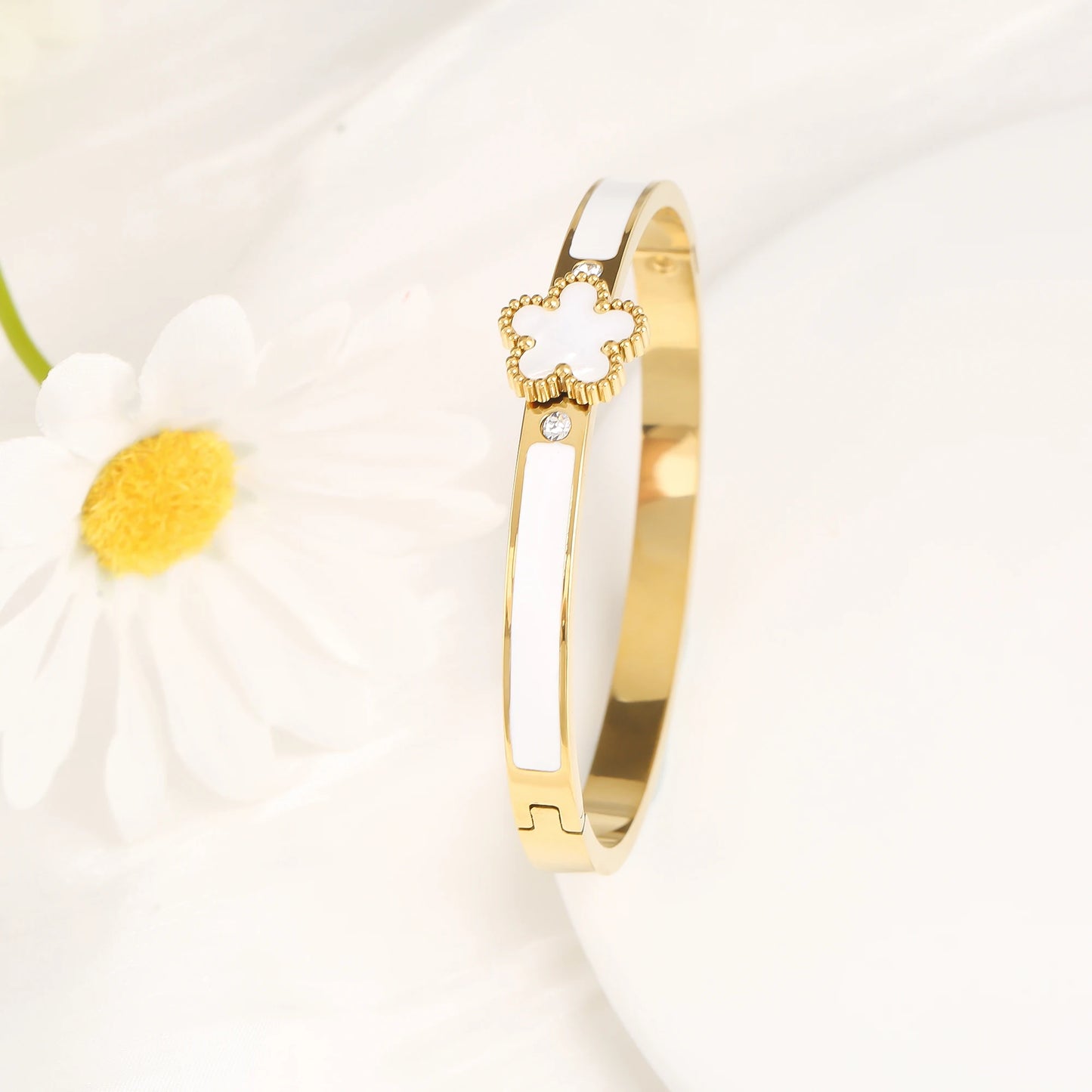 ✨ Nueva pulsera clásica de trébol: brillo atemporal, un encanto para todos los días ✨