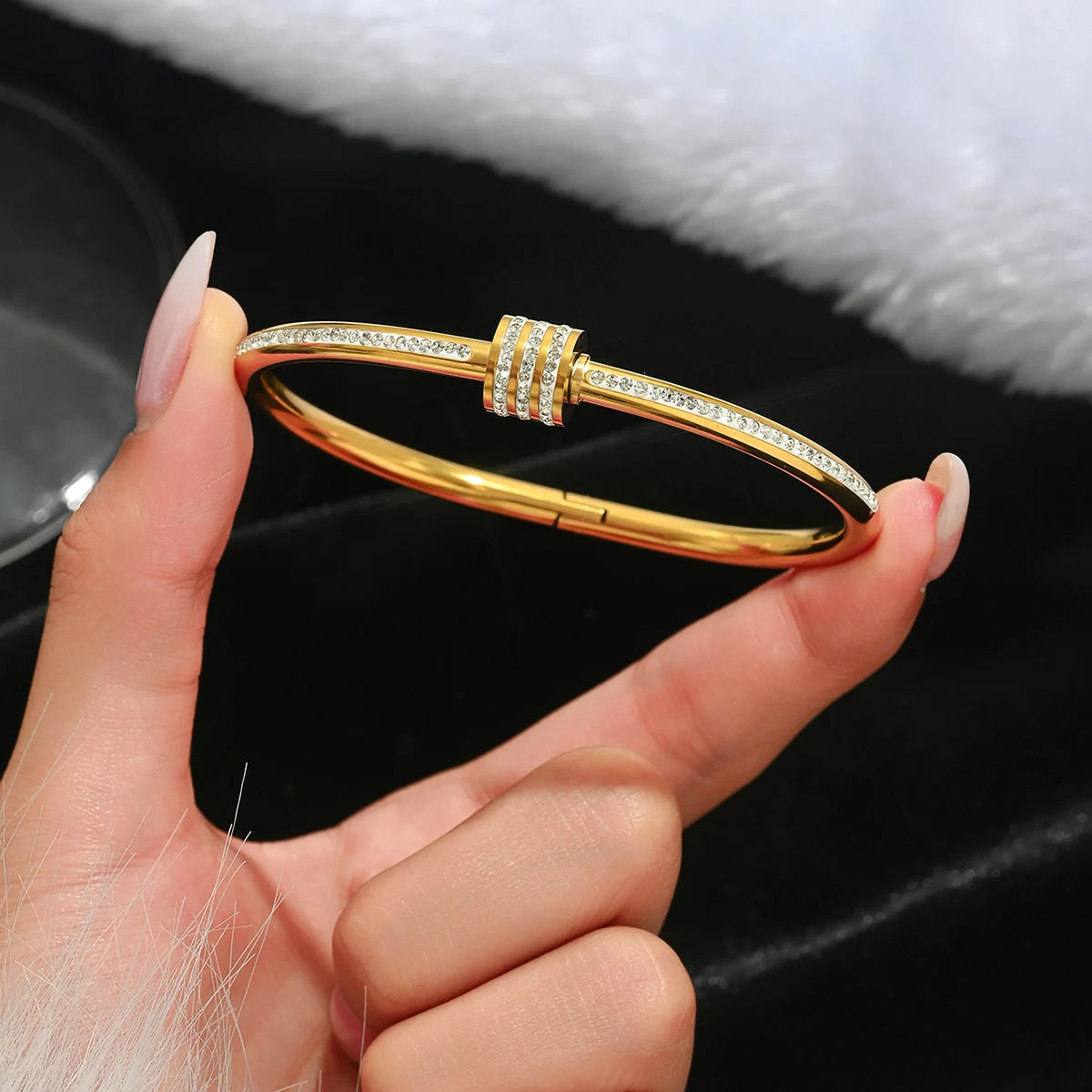 🍀 CloverGlow – Pulsera de la suerte con cuatro hojas doradas 🍀