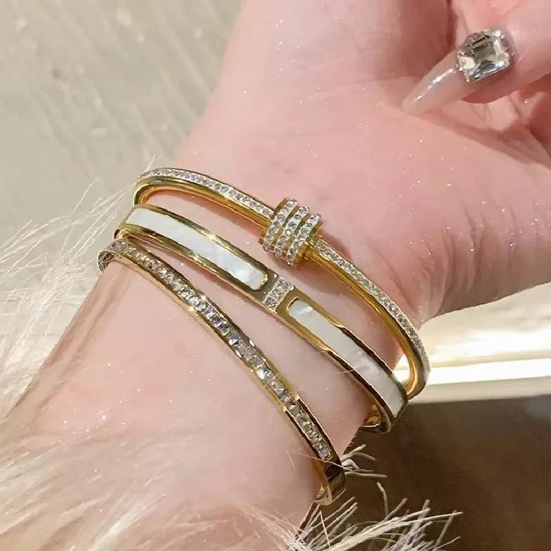 ✨ Golden Grace – Brazalete de acero inoxidable con brillantes diamantes de imitación ✨