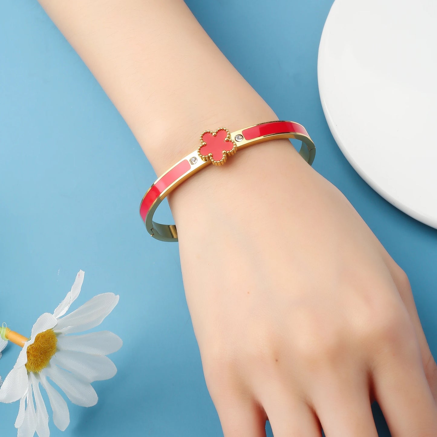 ✨ Nueva pulsera clásica de trébol: brillo atemporal, un encanto para todos los días ✨