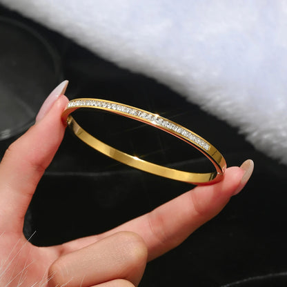 🍀 CloverGlow – Pulsera de la suerte con cuatro hojas doradas 🍀 