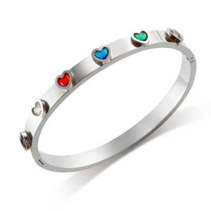 Pulsera de corazón de circonitas de colores: un brillo que habla de amor. 