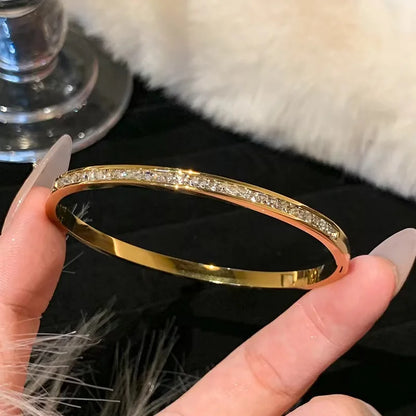 ✨ Golden Grace – Brazalete de acero inoxidable con brillantes diamantes de imitación ✨ 